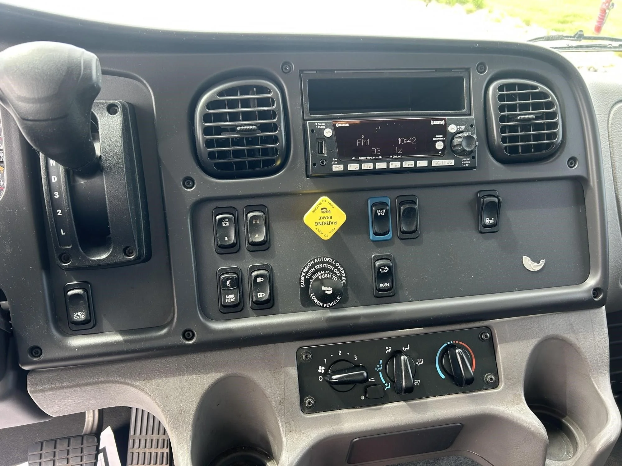 2023 Freightliner eM2 — photo 11