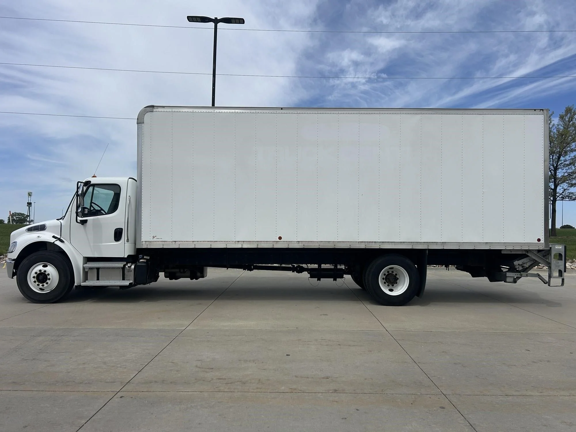 2023 Freightliner eM2 — photo 8