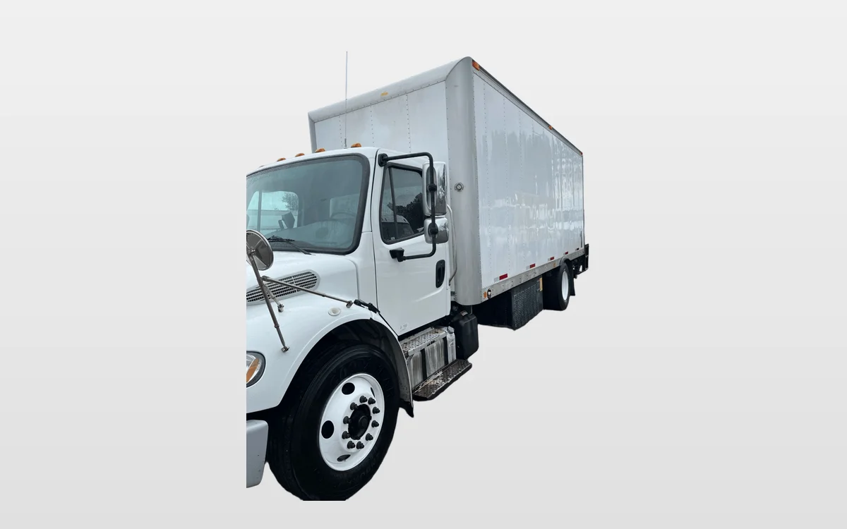2018 Freightliner M2 106 - image 1