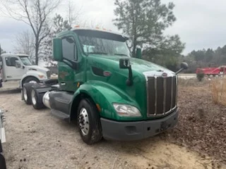2020 Peterbilt 579 - image 2