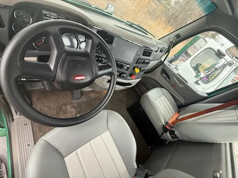 2020 Peterbilt 579 - image 8