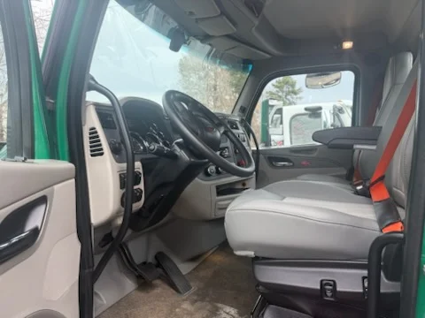 2020 Peterbilt 579 in Raleigh, NC — photo 5