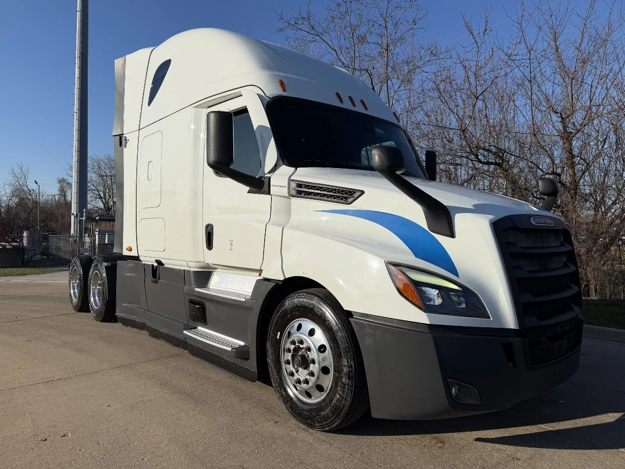 2022 Freightliner Cascadia in York Street Elmhurst, IL