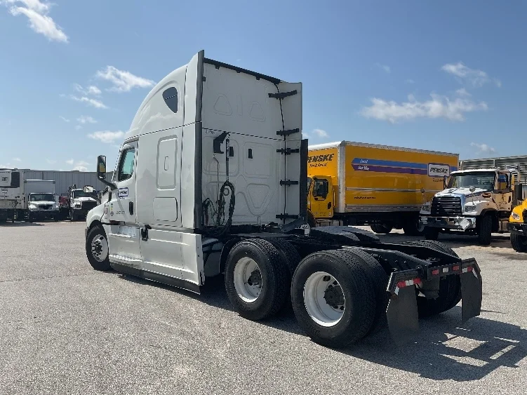 2021 Freightliner Cascadia - image 5