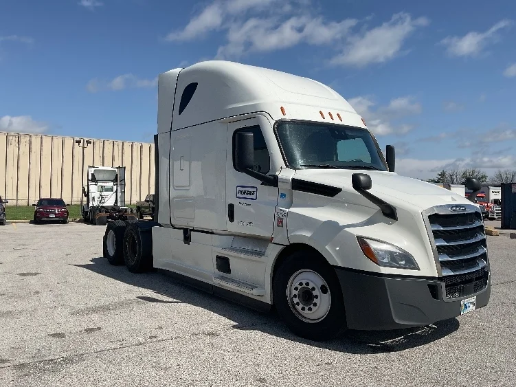 2021 Freightliner Cascadia - image 1