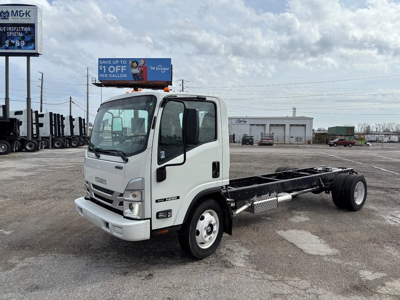 2025 Isuzu in Indianapolis, IN — photo 2