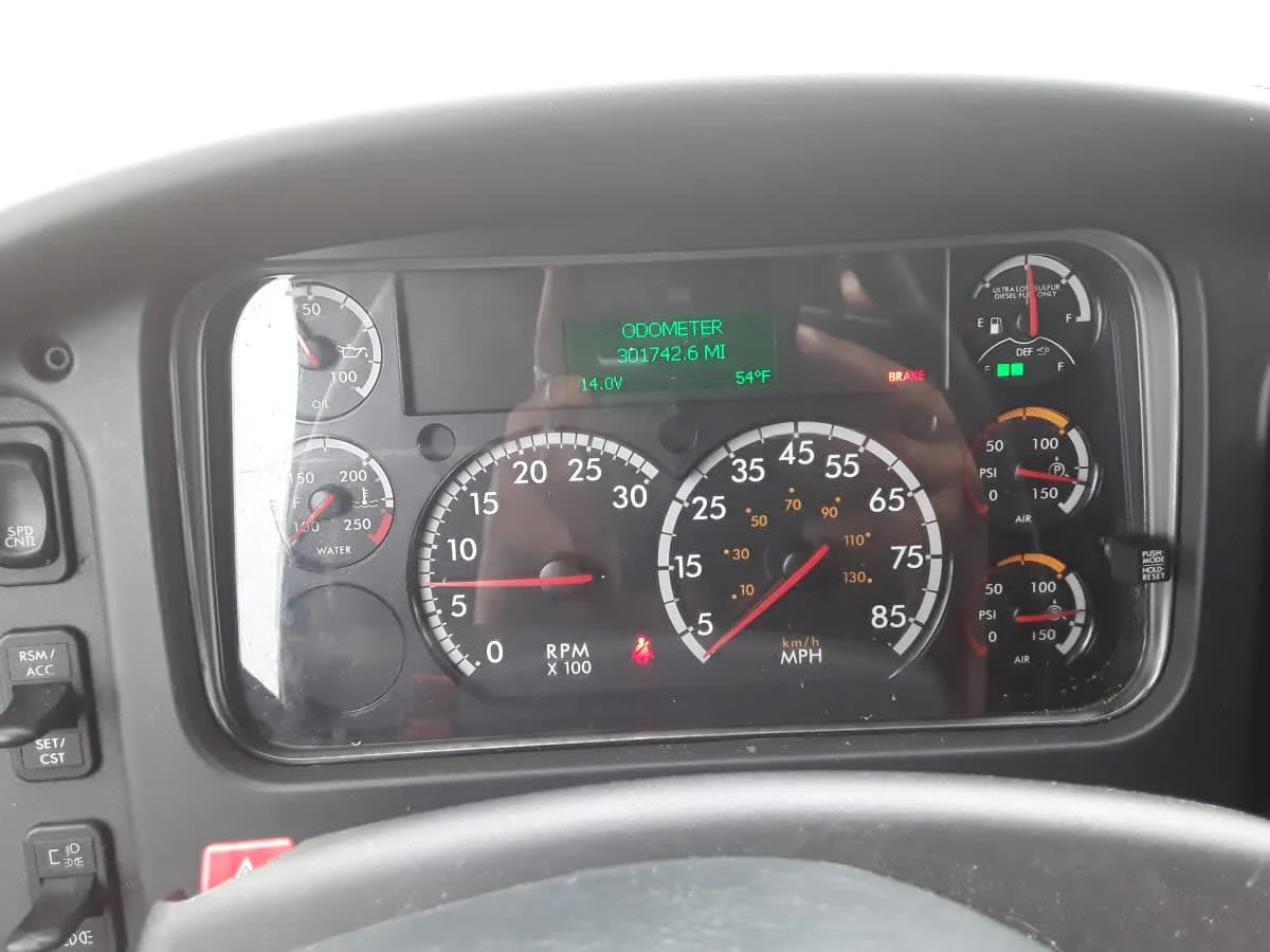 2022 Freightliner M2 106 - image 11