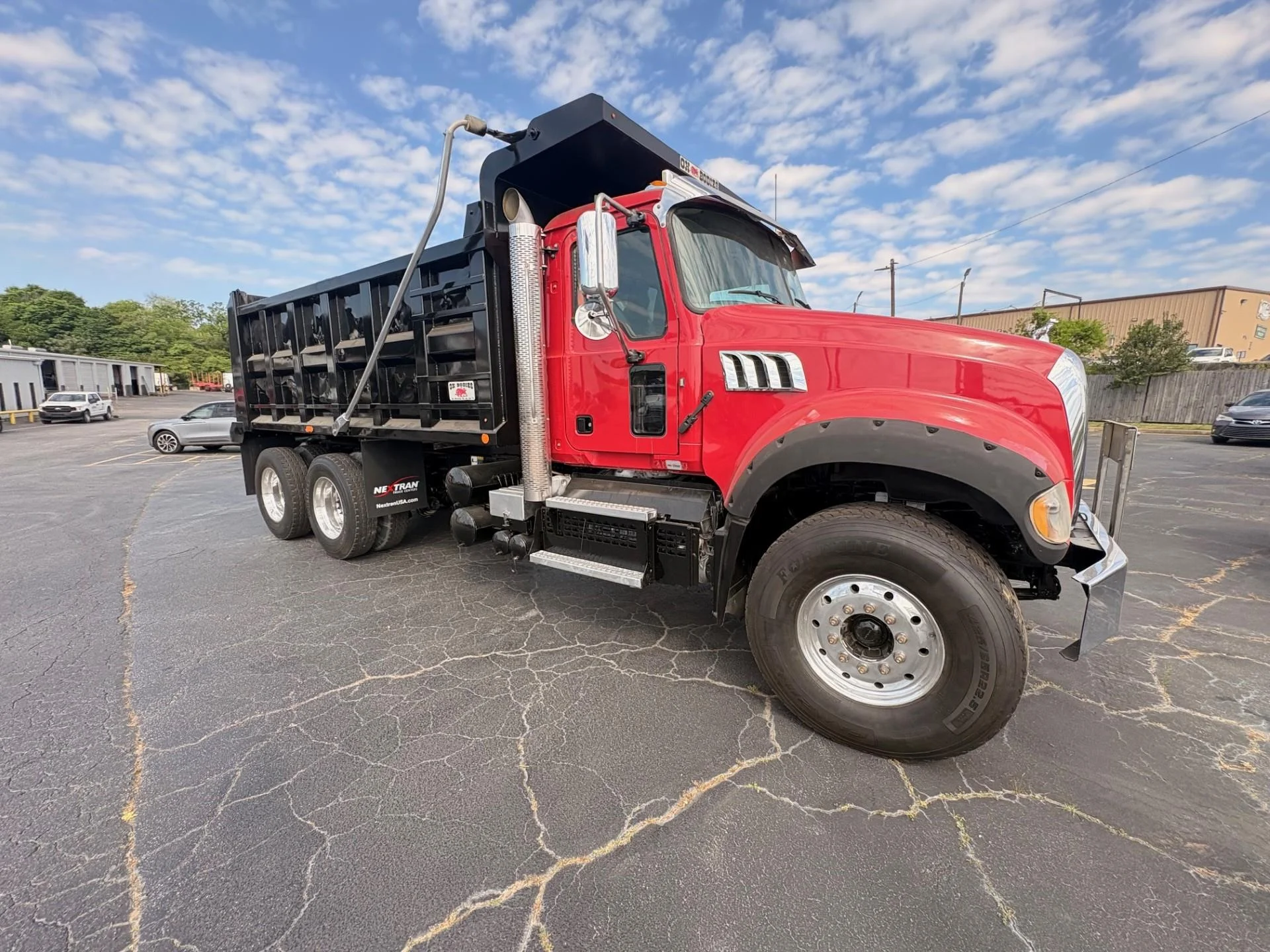 2019 Mack Granite - image 3