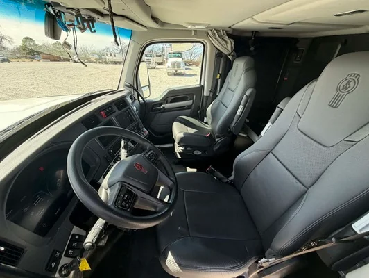 2025 Kenworth W990 in Tulsa, OK — photo 17