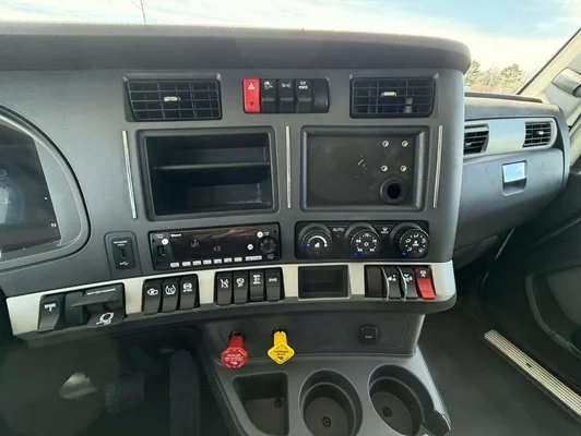 2025 Kenworth W990 in Tulsa, OK — photo 18