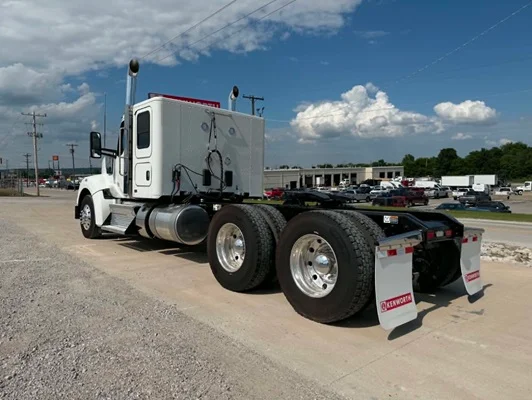 2025 Kenworth W990 in Tulsa, OK — photo 4