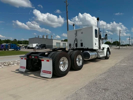 2025 Kenworth W990 in Tulsa, OK — photo 9