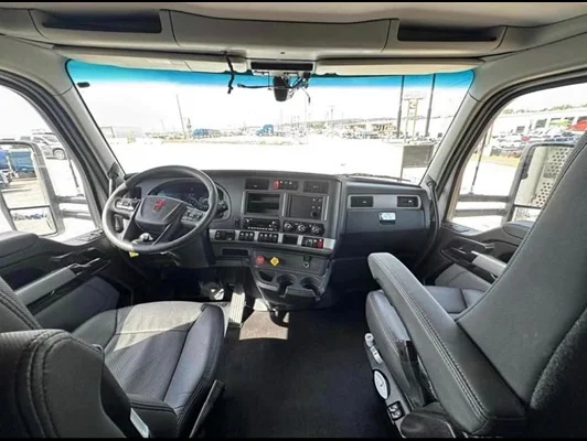 2025 Kenworth W990 in Tulsa, OK — photo 3