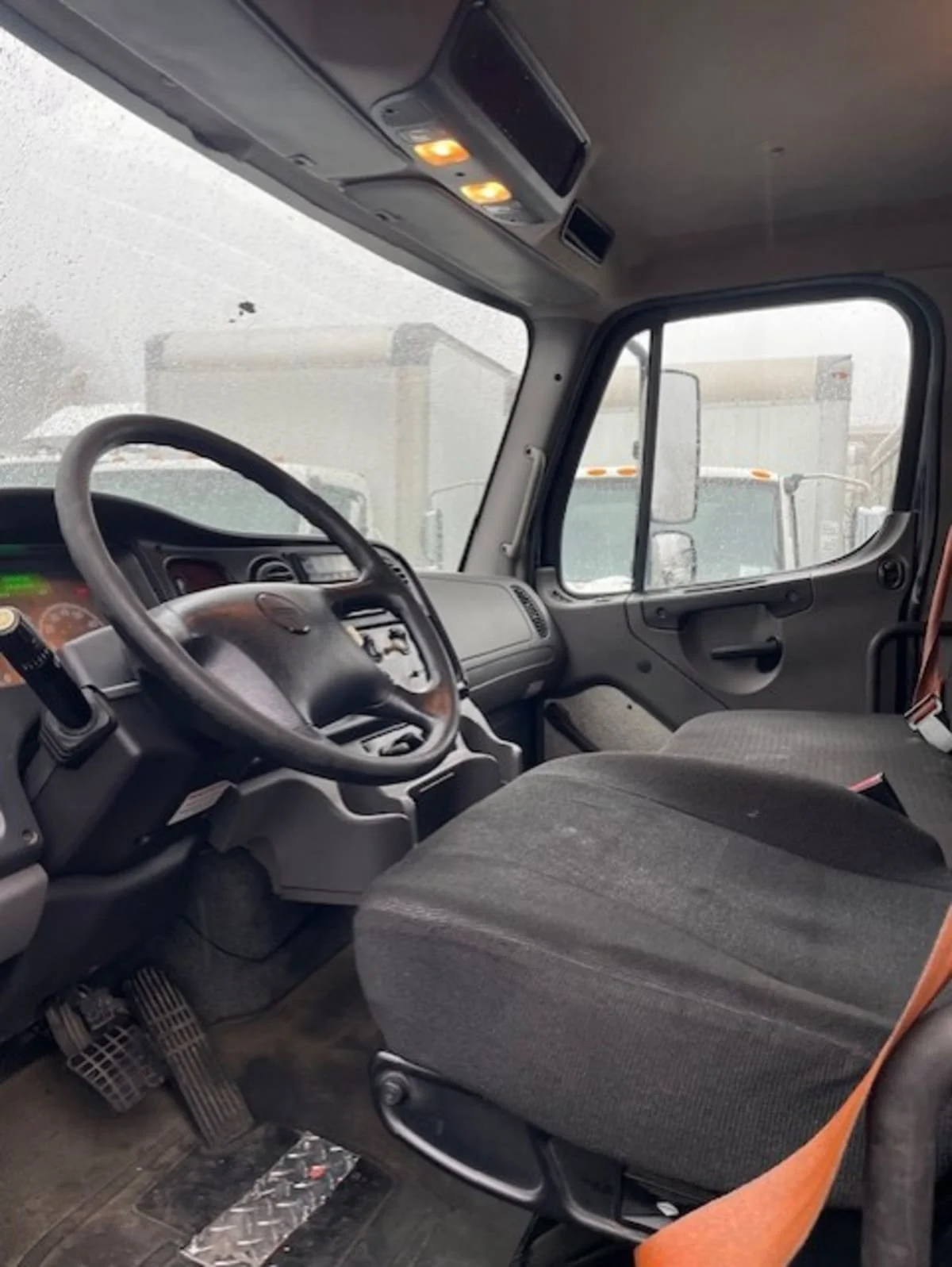 2018 Freightliner M2 106 in Farmingdale, NY — photo 8