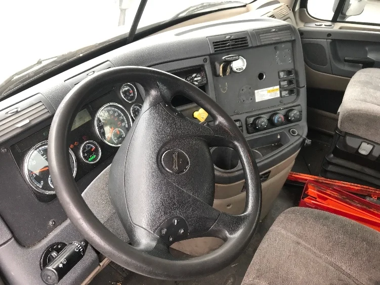 2018 Freightliner Cascadia - image 10