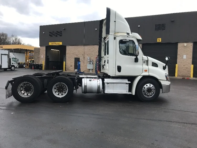 2018 Freightliner Cascadia - image 8