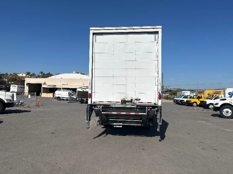 2019 Hino 268 - image 7