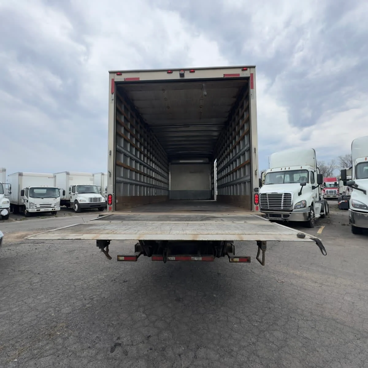 2018 Freightliner M2 106 - image 14
