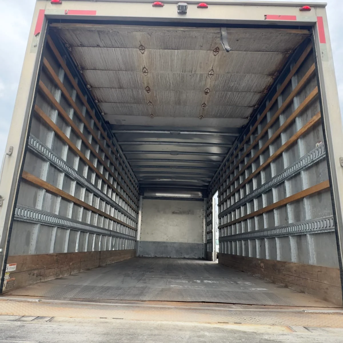 2018 Freightliner M2 106 - image 8