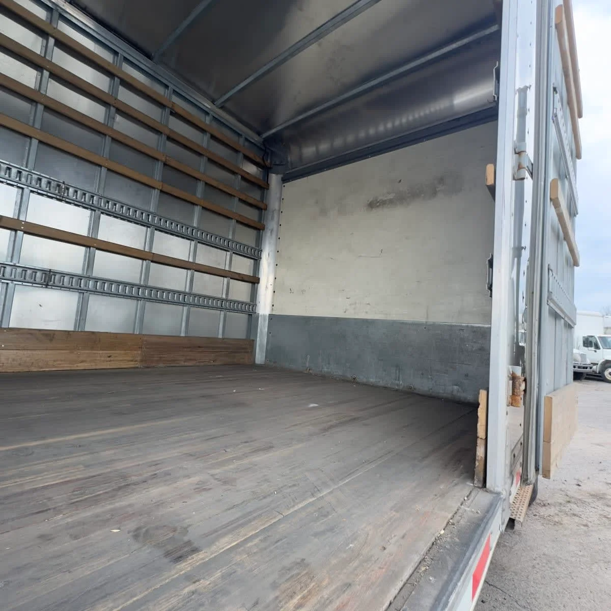 2018 Freightliner M2 106 - image 12