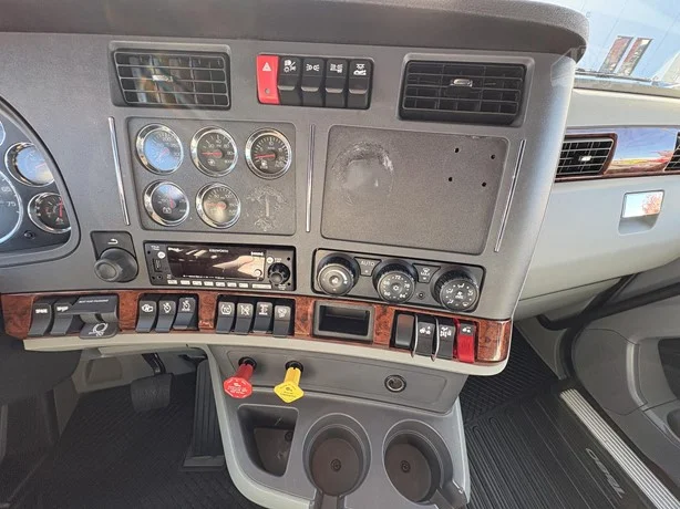2022 Kenworth T680 - image 11