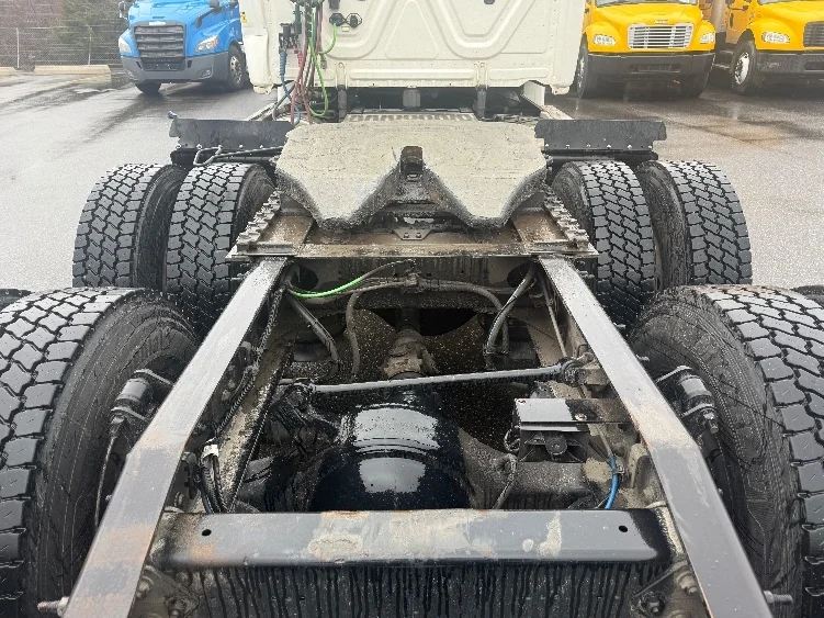 2019 Freightliner Cascadia - image 6