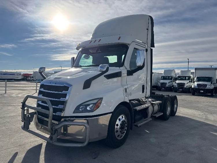 2021 Freightliner Cascadia in Aurora, CO — photo 3