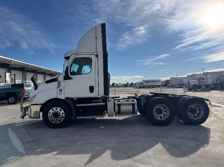 2021 Freightliner Cascadia in Aurora, CO — photo 4