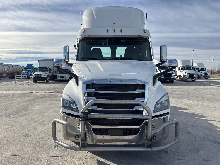 2021 Freightliner Cascadia in Aurora, CO — photo 2