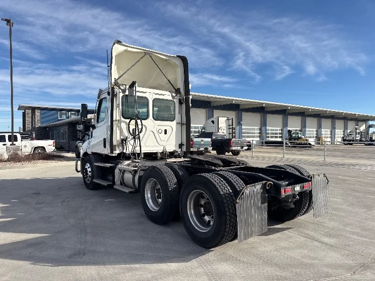 2021 Freightliner Cascadia in Aurora, CO — photo 5