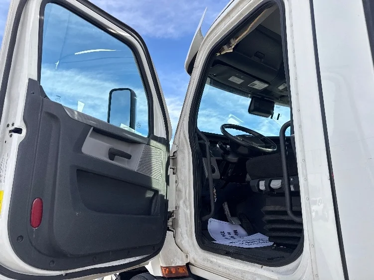 2021 Freightliner Cascadia in Aurora, CO — photo 9