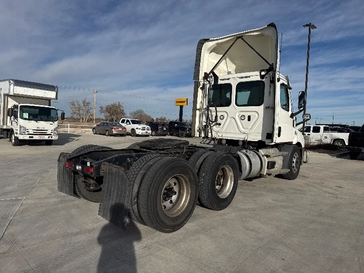 2021 Freightliner Cascadia in Aurora, CO — photo 7
