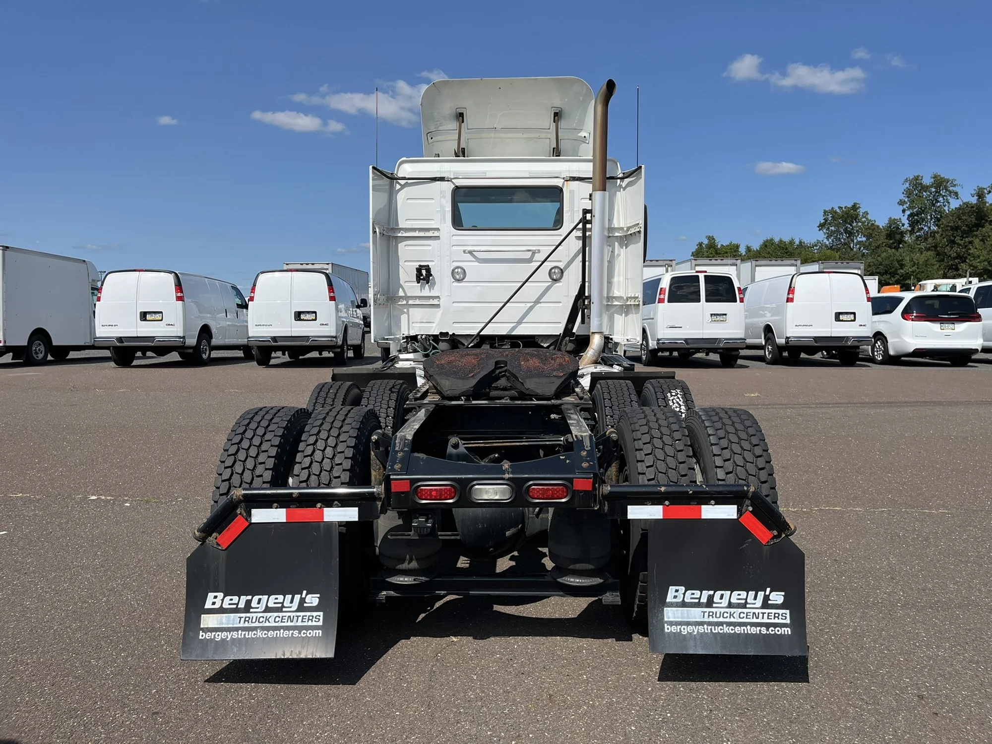 2019 Volvo VNR 640 - image 5