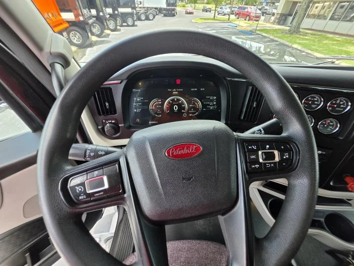 2025 Peterbilt 589 — photo 22