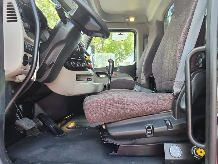 2025 Peterbilt 589 — photo 18