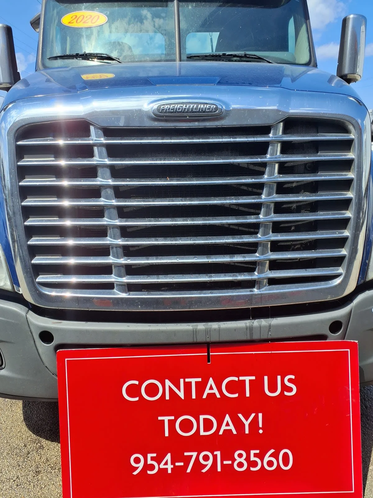 2020 Freightliner Cascadia - image 2