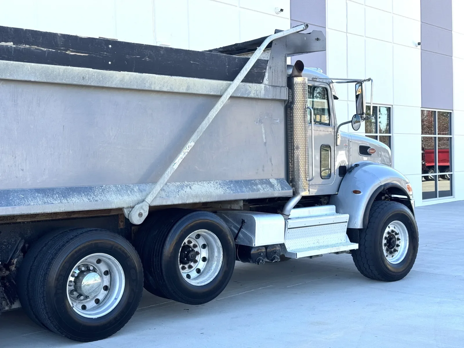 2021 Peterbilt 348 - image 8