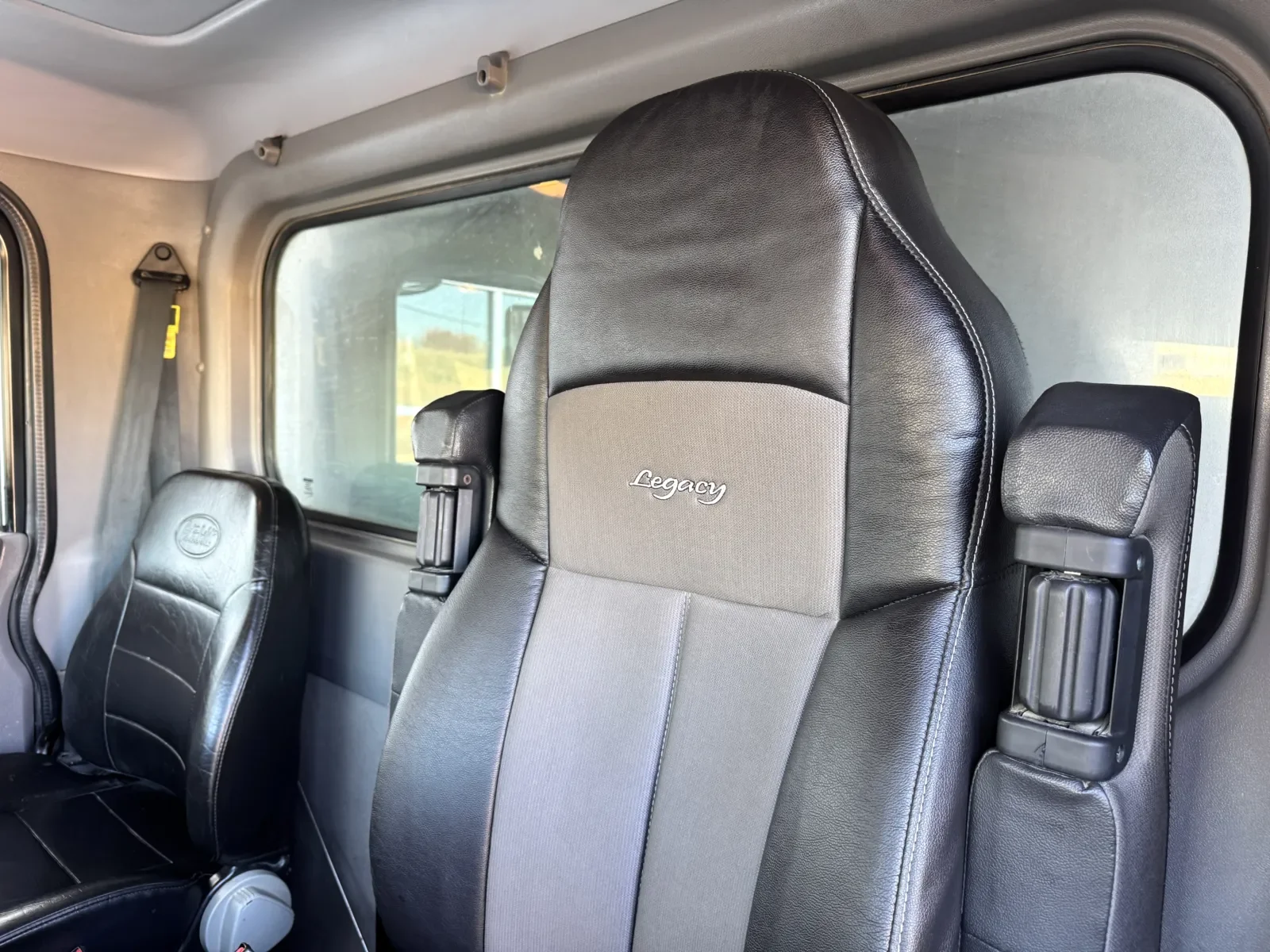 2021 Peterbilt 348 - image 21