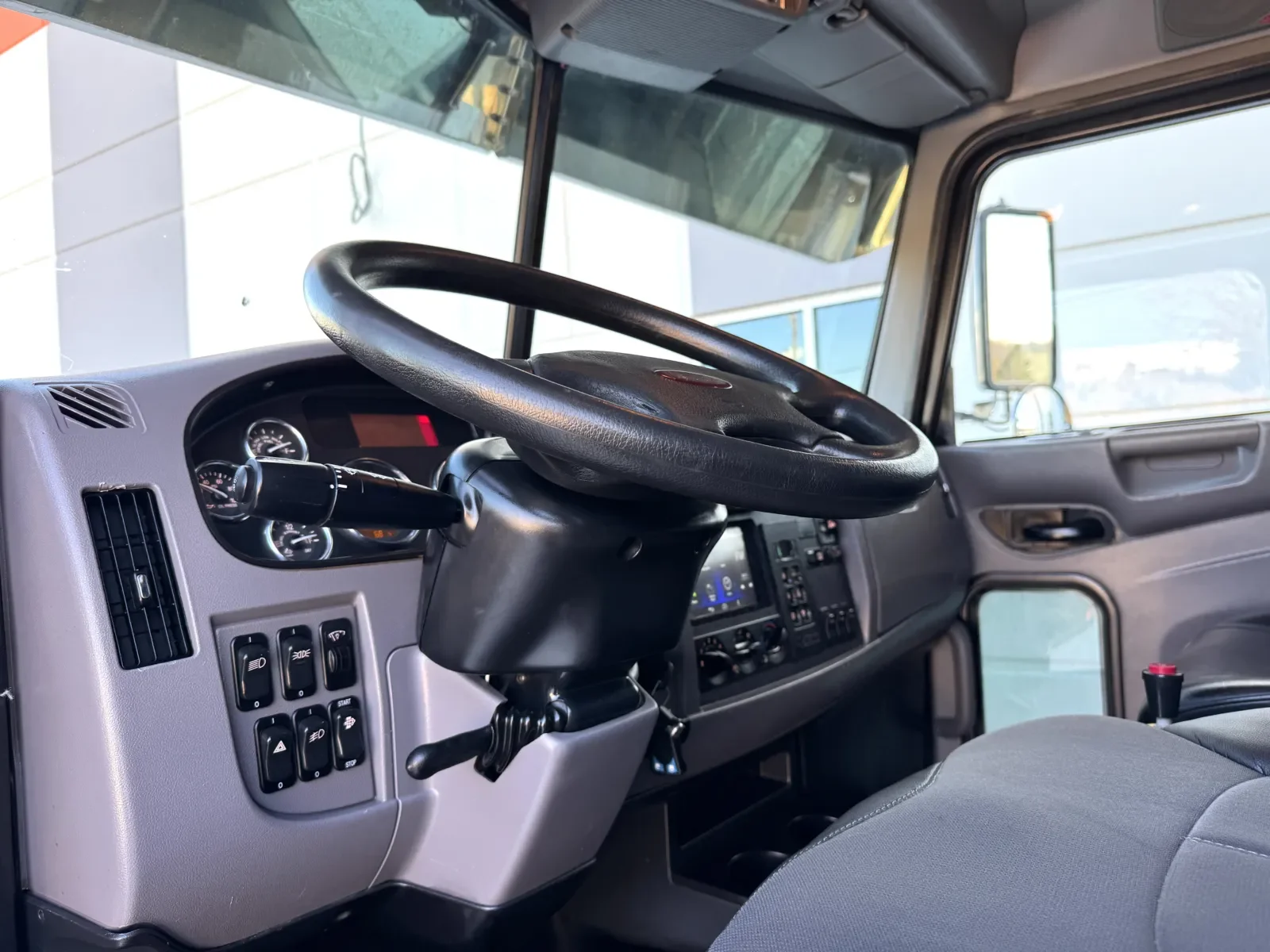 2021 Peterbilt 348 - image 16