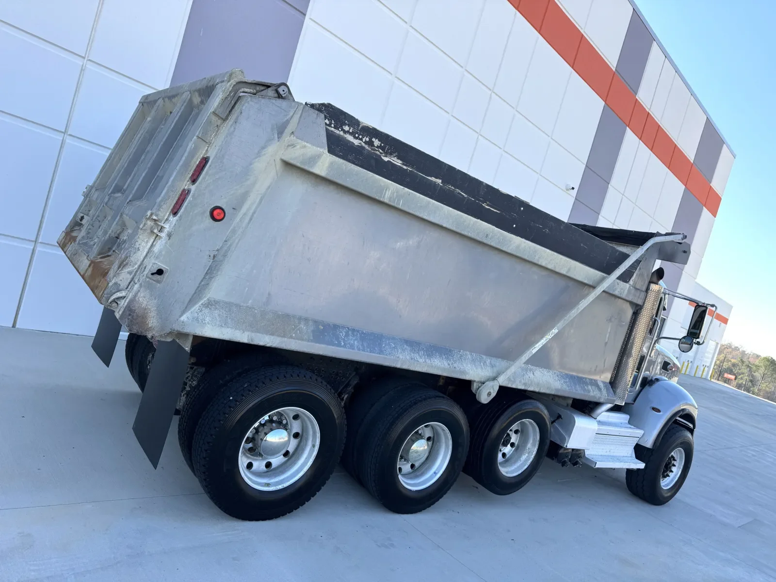 2021 Peterbilt 348 - image 12