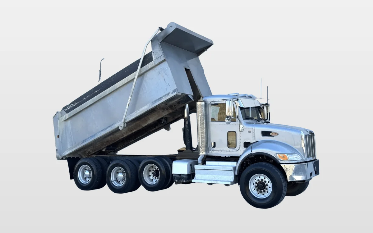 2021 Peterbilt 348 - image 1