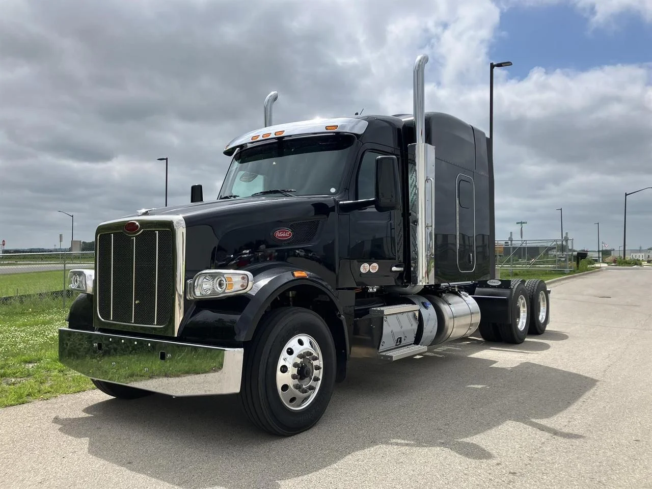 2027 Peterbilt 567 in Rochester, MN — photo 12