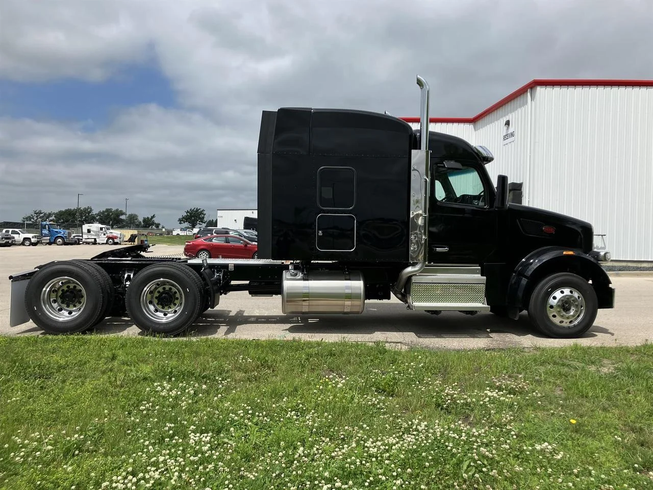 2027 Peterbilt 567 in Rochester, MN — photo 4