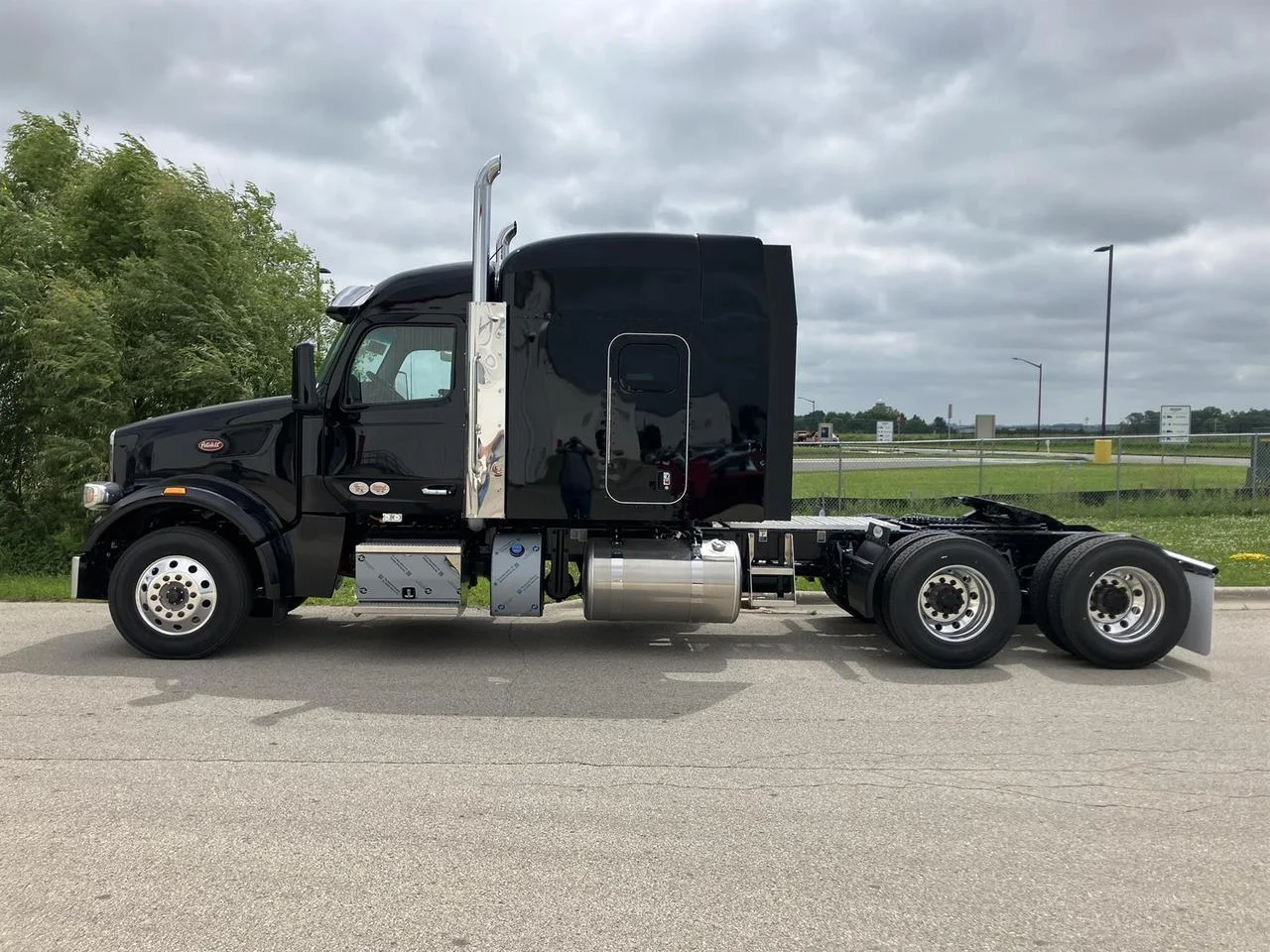 2027 Peterbilt 567 in Rochester, MN — photo 3