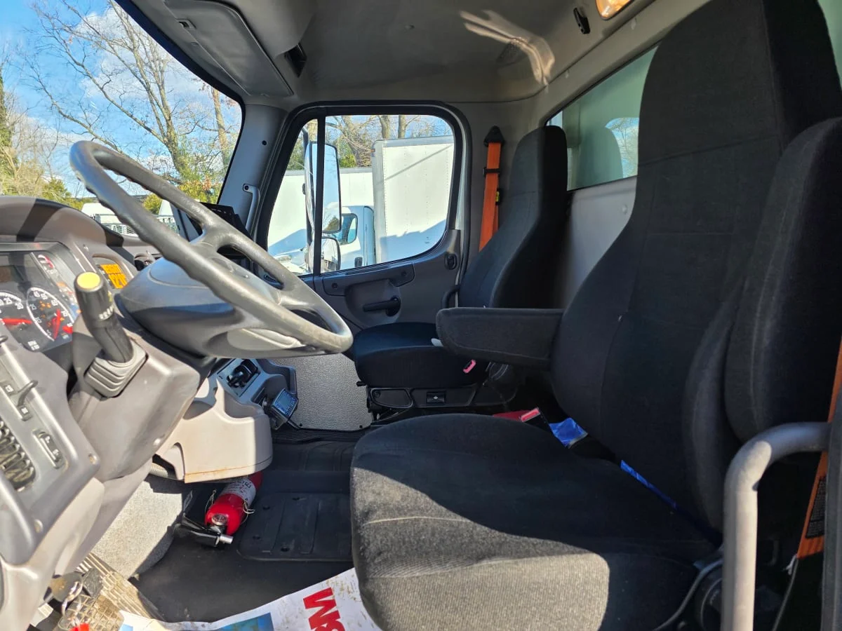 2018 Freightliner M2 106 - image 8