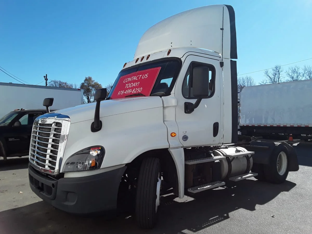 2018 Freightliner Cascadia - image 2