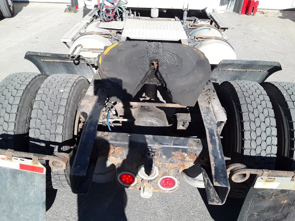 2018 Freightliner Cascadia - image 9