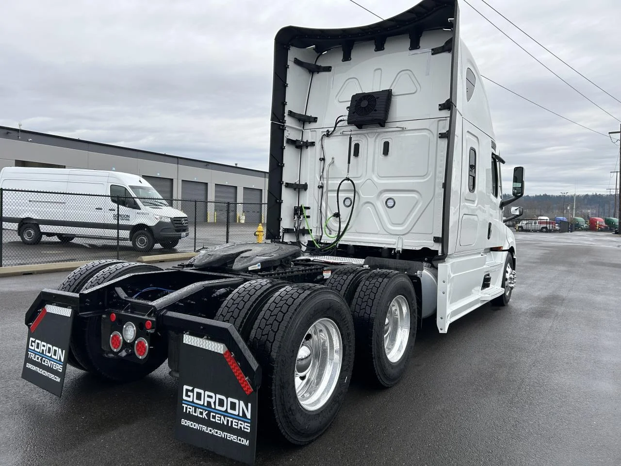 2027 Freightliner Cascadia - image 4