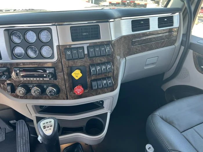 2026 Peterbilt 589 - image 13