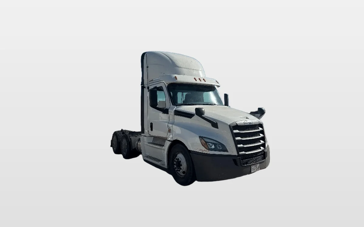 2020 Freightliner Cascadia - image 1